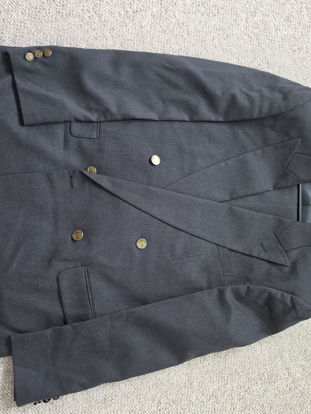 97% Wool Double-Breasted Grey Suit – Classic Style Size 52